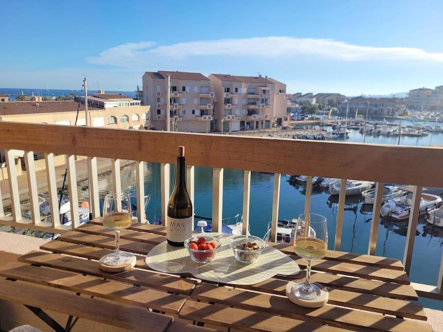 Berea - Les Cormorans - Vue Port Et Apartment